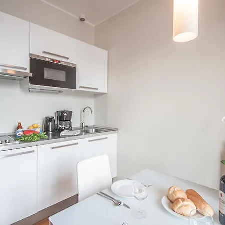 Rodrigo Lake Side Suite Apartment *