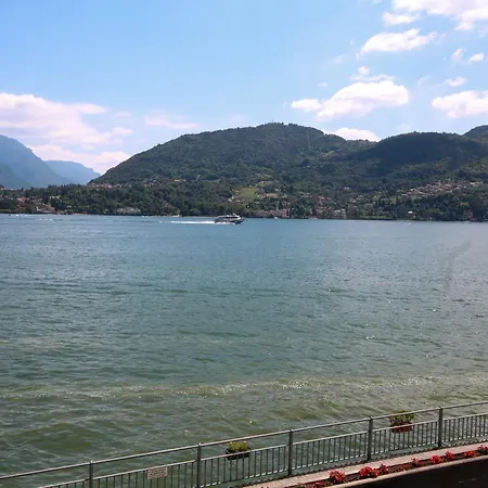 Rodrigo Lake Side Suite *