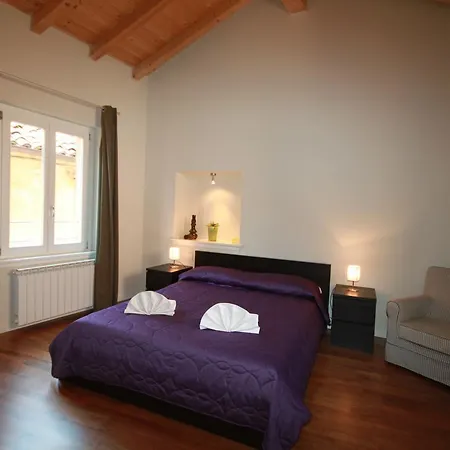 Rodrigo Lake Side Suite Apartment
